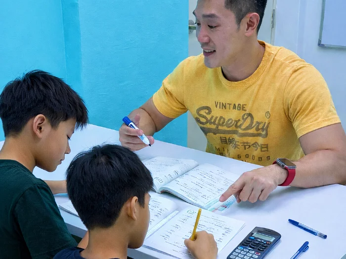 Alvin Chow of The Explorers' Space guiding primary school students in class